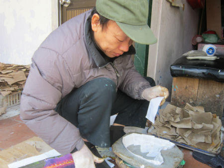 “Sợi chỉ đỏ” âm thầm níu giữ trăng rằm