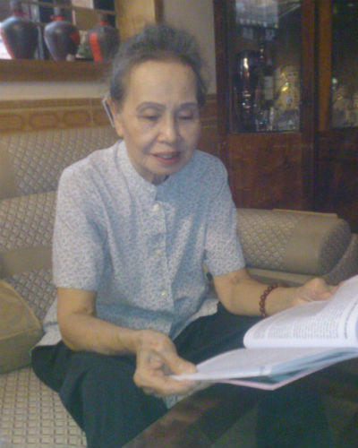 Cụ bà U80  miệt mài đạp xe nhân yêu thương cho cộng đồng