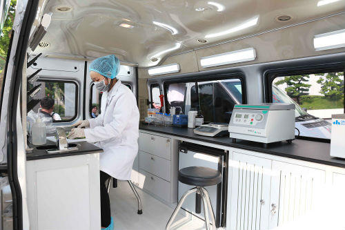 Vingroup trao tặng Thành phố Hà Nội 3 xe kiểm nghiệm thực phẩm