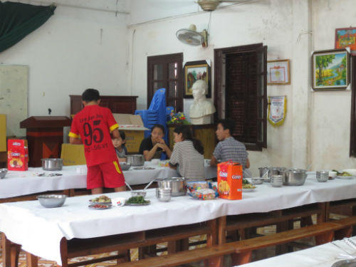 Chuyện về bà giám đốc đong gạo nợ nuôi trẻ mồ côi