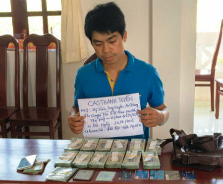 Vận chuyển tiền, vàng trái phép qua biên giới: Tiền mất, thân vào tù