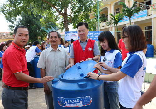 Tân Á Đại Thành ủng hộ đồng bào miền trung sau trận lũ lịch sử