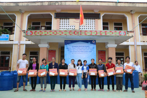 Tân Á Đại Thành ủng hộ đồng bào miền trung sau trận lũ lịch sử