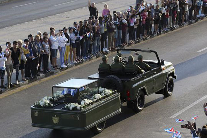 Hành trình đưa di cốt lãnh tụ Cuba Fidel Castro về nơi an nghỉ