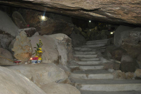 Huyền bí đường “lên trời” và xuống “địa phủ” trong ngôi cổ tự