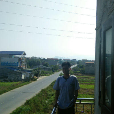 Mất ăn mất ngủ vì nhà bất ngờ nằm sát đường điện cao thế