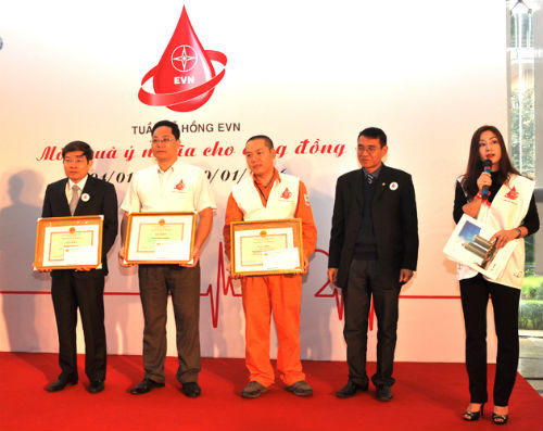 Chủ tịch EVN viết thư kêu gọi tham gia “Tuần lễ hồng”