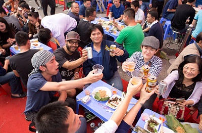 Lễ hội bia Hà Nội “nóng bừng” giữa tiết trời đầu đông