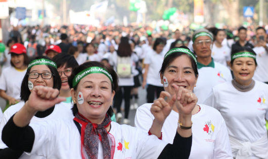 Gần 500 nhân viên Manulife dẫn đầu Cuộc chạy vì trẻ em Hà Nội