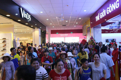 Vingroup ra mắt mô hình trung tâm "Vincom+"