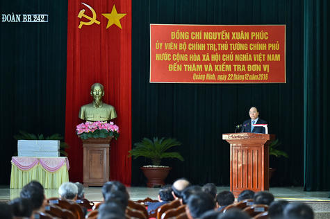 Thủ tướng thăm Lữ đoàn bảo vệ tuyến đảo Đông Bắc Tổ quốc