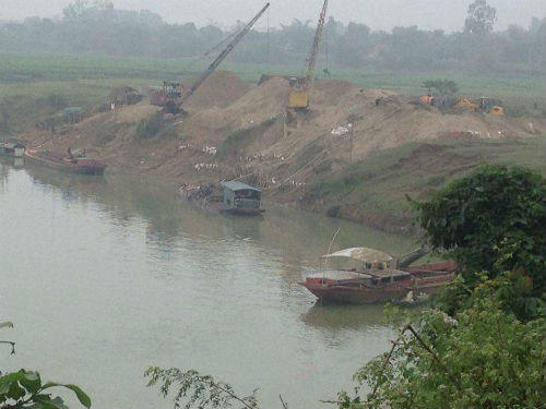 Vướng mắc trong kinh doanh cát sỏi tại Nghệ An: Biết sai, vẫn “phải” làm?
