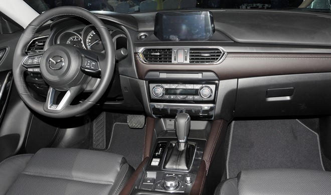 Mazda 6 2017 ra mắt ở Việt Nam với giá từ 975 triệu đồng