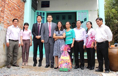 N.H.O trao "Xuân Lộc Điền" đến các hộ dân nghèo huyện Bình Chánh