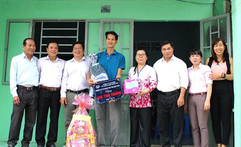 N.H.O trao "Xuân Lộc Điền" đến các hộ dân nghèo huyện Bình Chánh