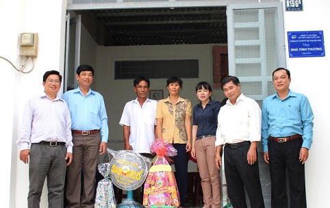 N.H.O trao "Xuân Lộc Điền" đến các hộ dân nghèo huyện Bình Chánh