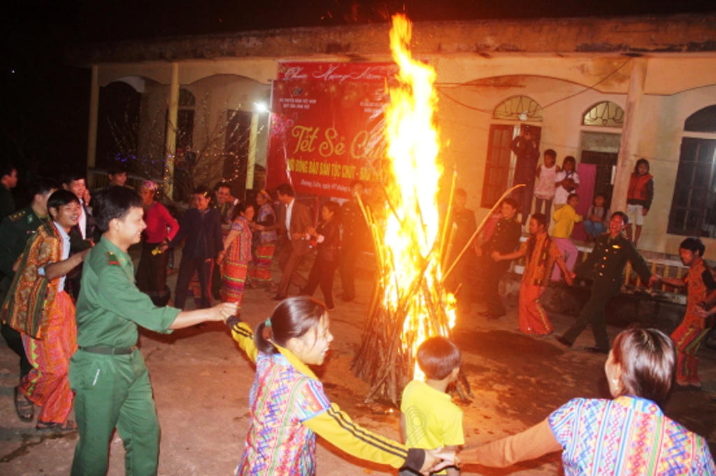 Đồn Bản Giàng lo Tết sớm cho tộc người có nguy cơ tuyệt chủng
