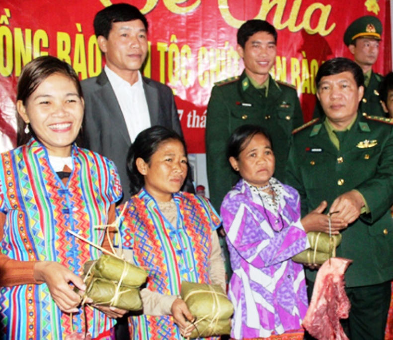 Đồn Bản Giàng lo Tết sớm cho tộc người có nguy cơ tuyệt chủng