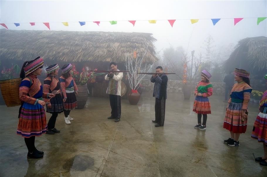 Fansipan Legend tổ chức Lễ hội khèn, hoa lần thứ nhất