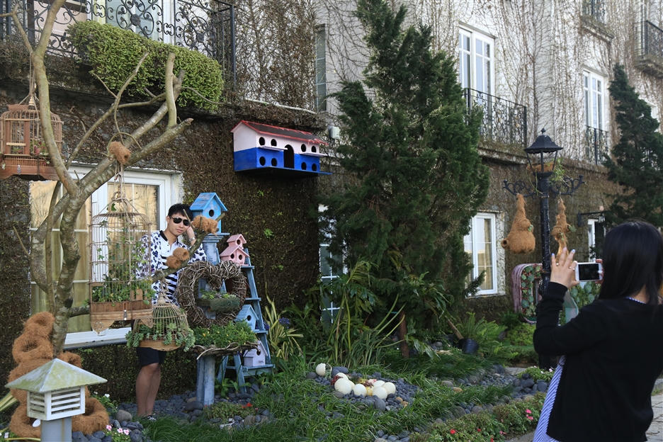 Du khách nô nức "trẩy hội" đầu xuân trên đỉnh Bà Nà