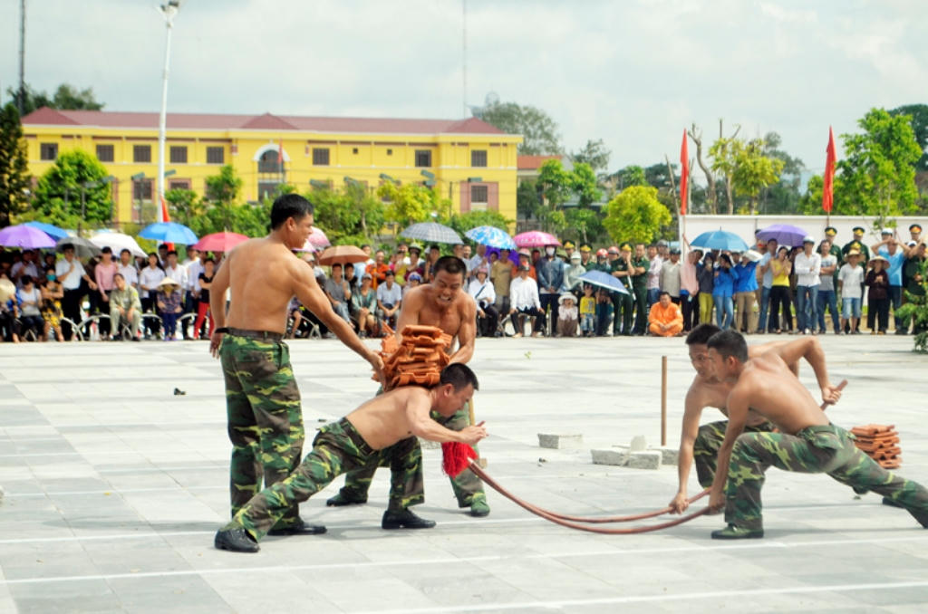 Lừng danh võ thuật biên phòng và chó chiến đấu