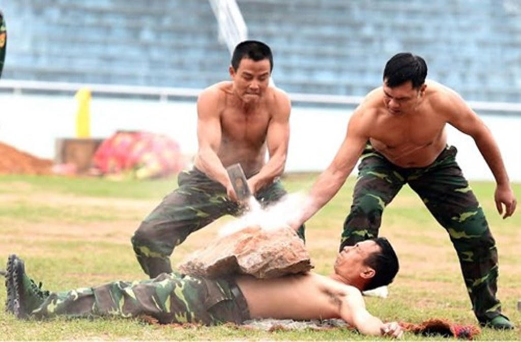 Lừng danh võ thuật biên phòng và chó chiến đấu