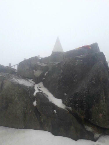 Bất ngờ xuất hiện mưa băng tại đỉnh Fansipan Sa Pa