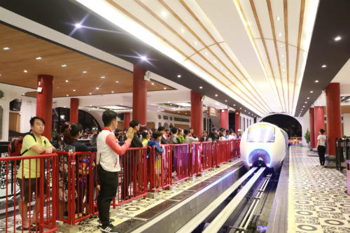 Hàng ngàn du khách nô nức đến Asia Park đầu năm mới