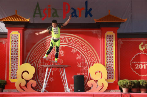 Hàng ngàn du khách nô nức đến Asia Park đầu năm mới