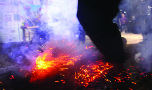 Tắm bằng than nóng có thể giao tiếp được với người đã chết?