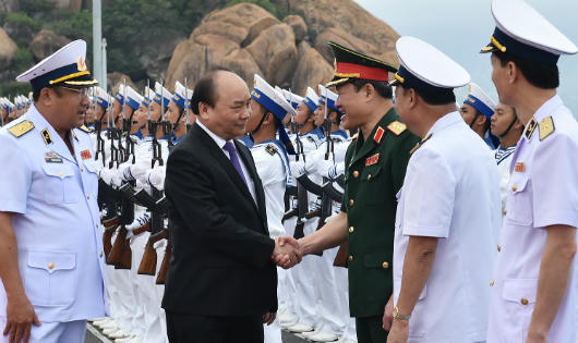 Thủ tướng Nguyễn Xuân Phúc dự lễ thượng cờ 2 tàu ngầm Kilo