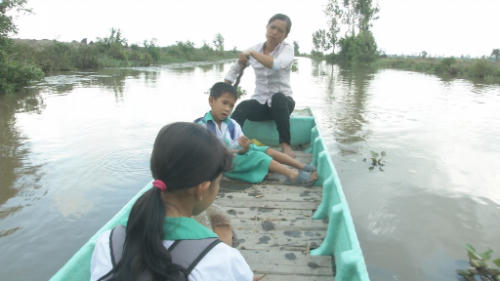 Cuộc sống cơ cực của đôi vợ chồng bán củi vùng sông nước Kiên Giang