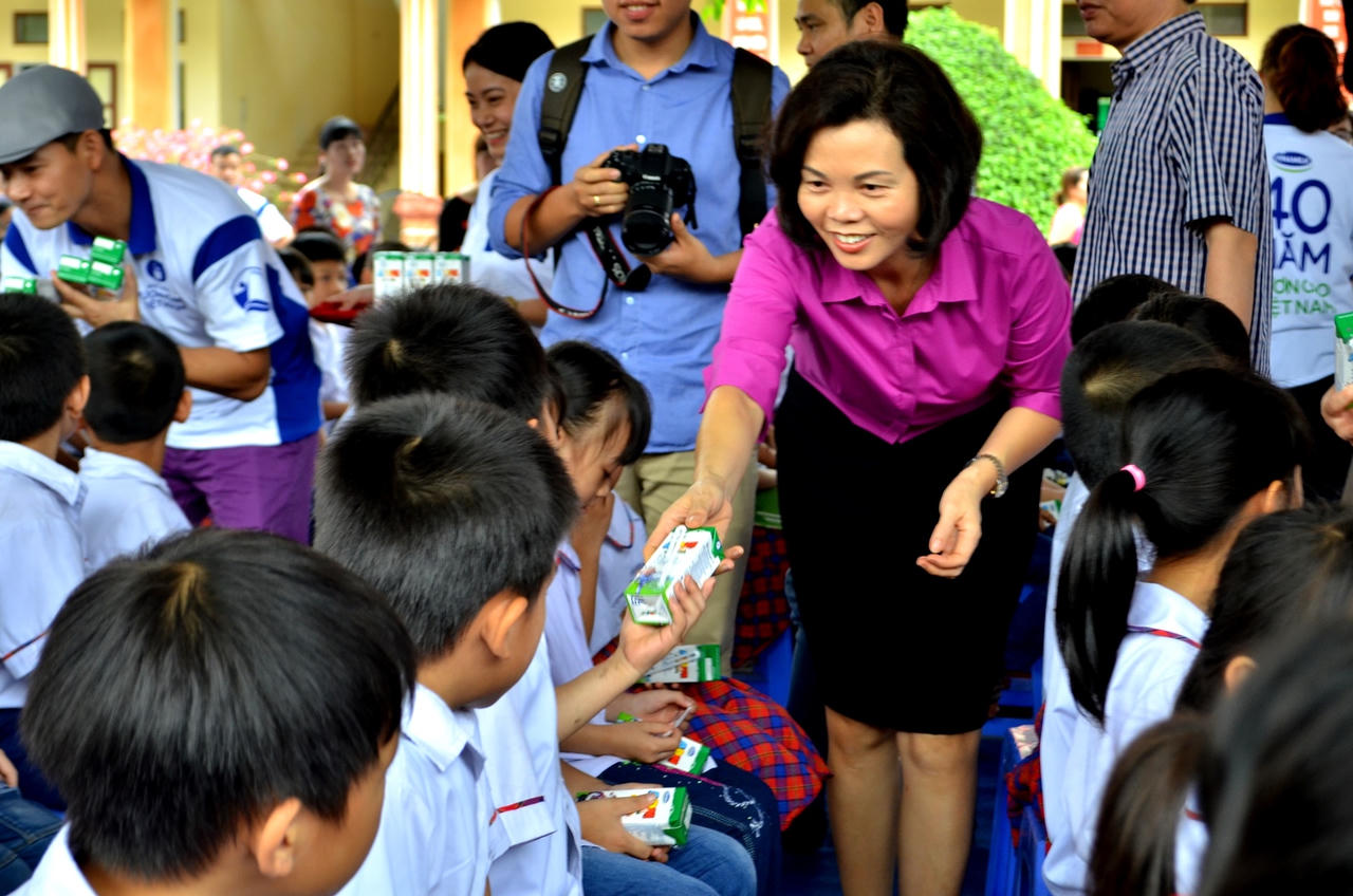 Vinamilk tặng sữa cho 40.000 trẻ em ở 40 tỉnh thành trên cả nước