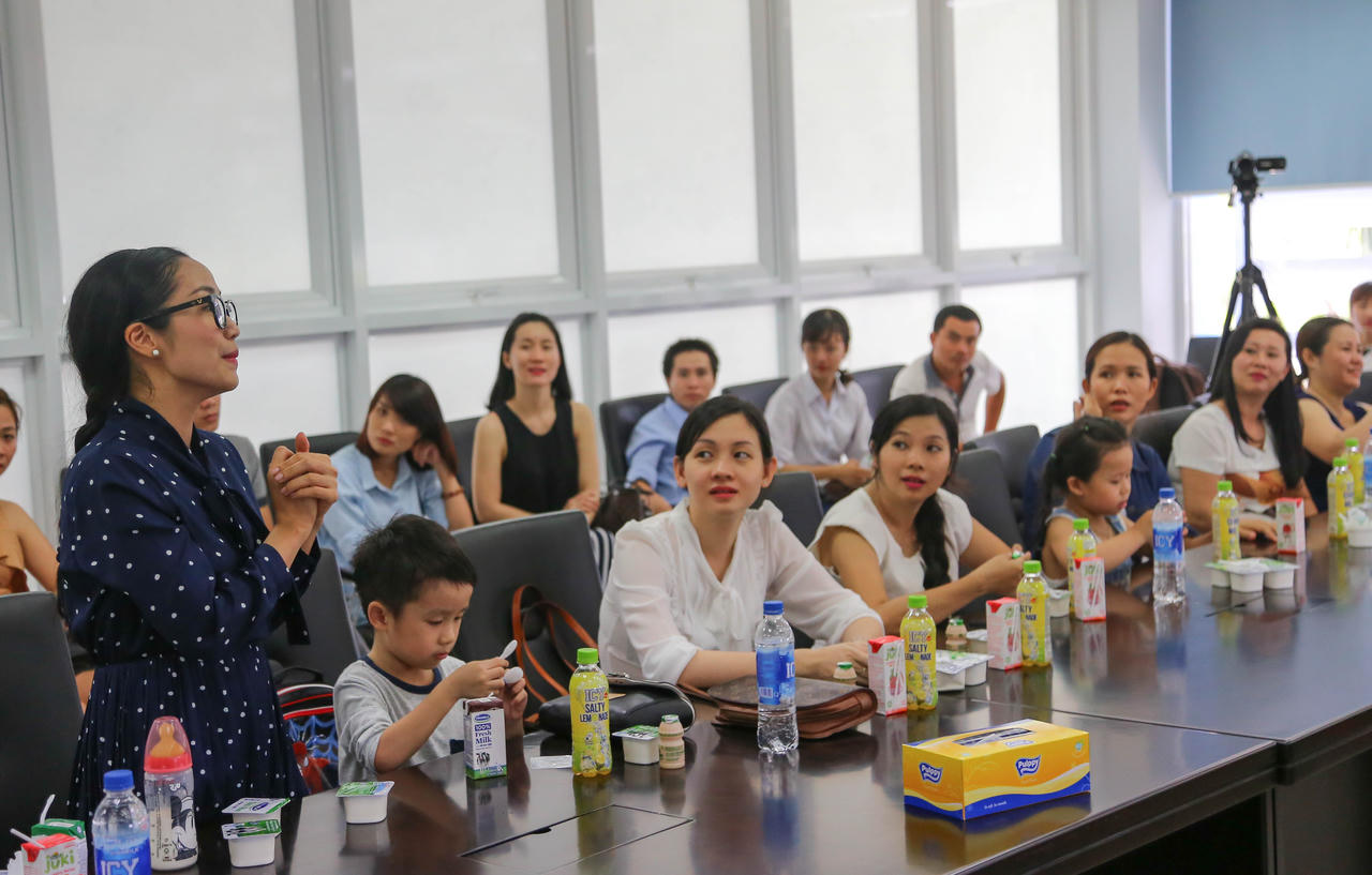 Gia đình Ốc Thanh Vân bất ngờ về nhà máy sữa số 1 Việt Nam