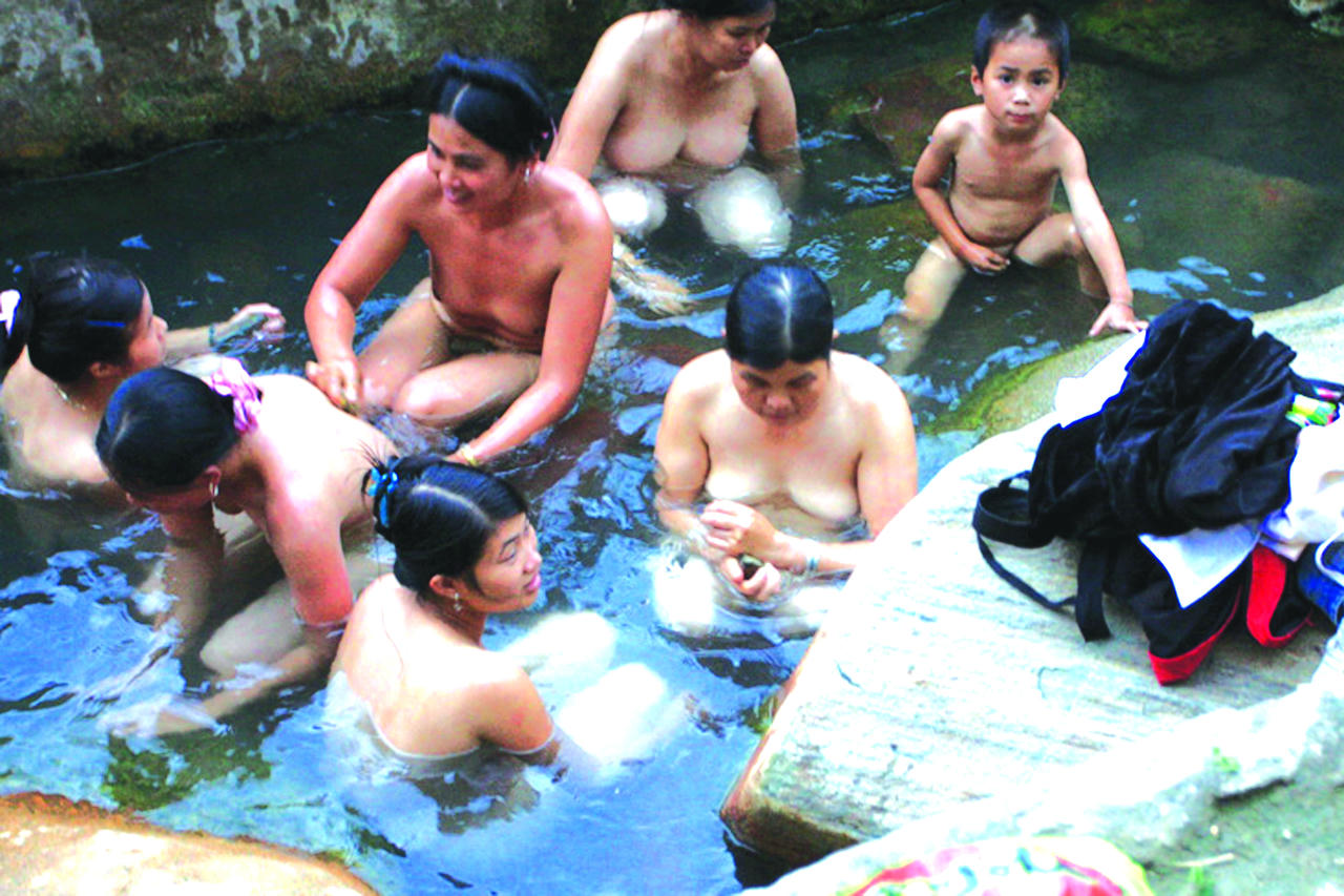 Về miền gái đẹp Tú Lệ ngắm “suối tiên”