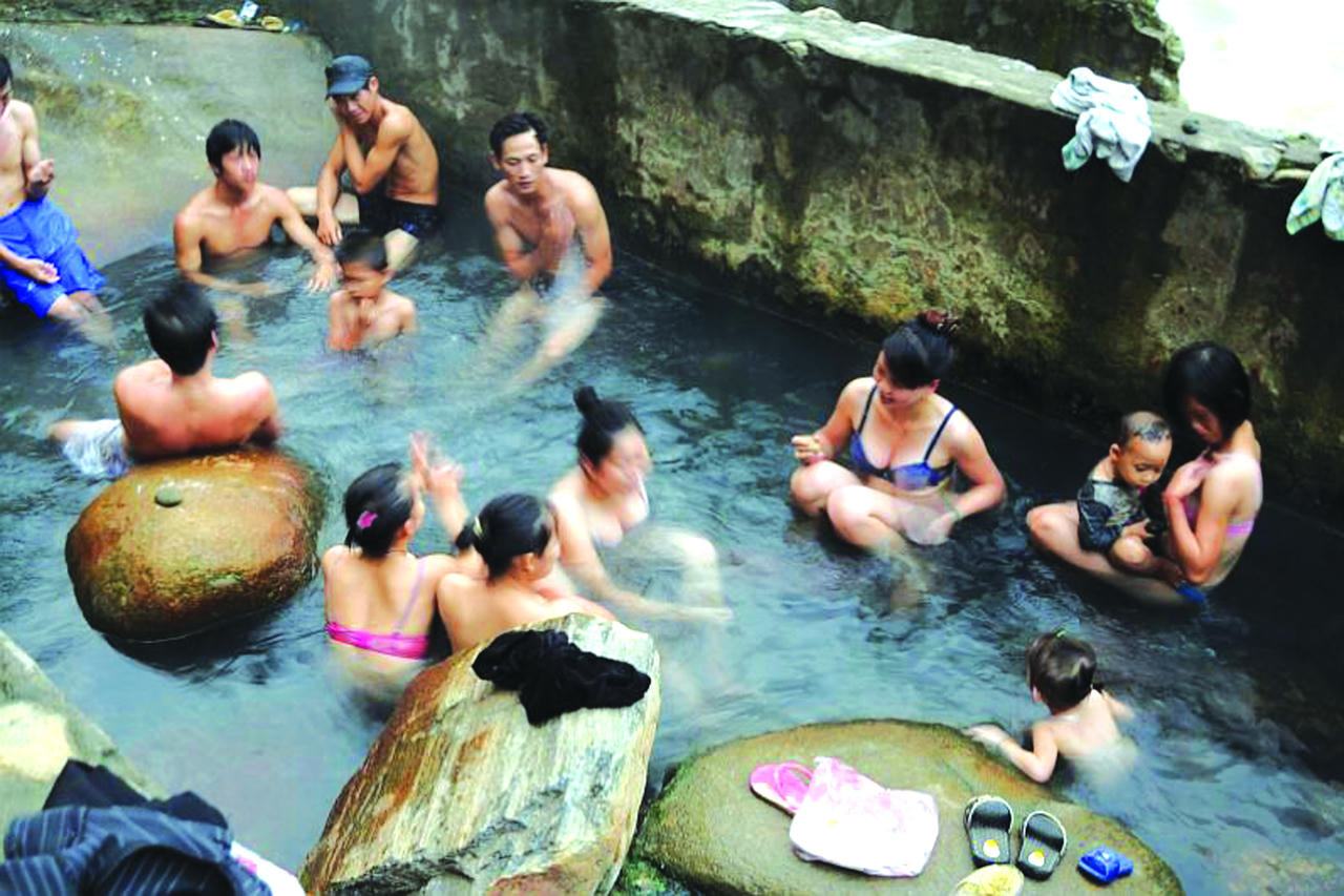 Về miền gái đẹp Tú Lệ ngắm “suối tiên”