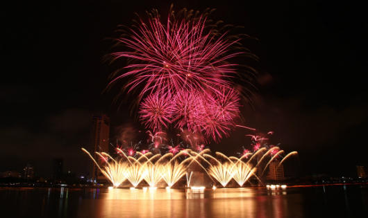 Có gì ở lễ hội pháo hoa hàng trăm tỉ đồng?