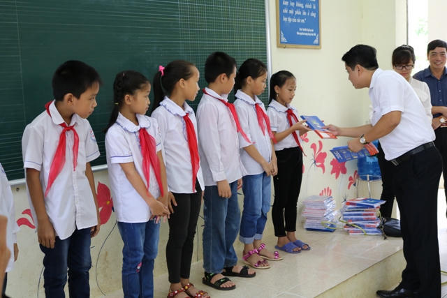 Chủ tịch EVN có “nói đi đôi với làm” trước cử tri?