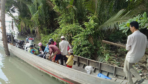 Trà Vinh - Sóc Trăng: Tạm đóng cửa bến phà để “dàn xếp” tranh chấp?