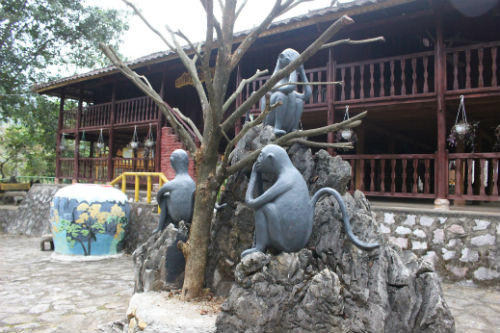 Huyền bí hồ Thang Hen nơi sơn cốc