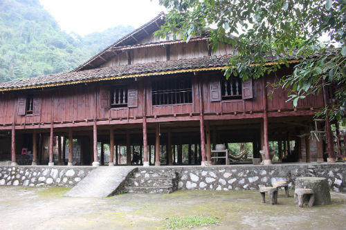 Huyền bí hồ Thang Hen nơi sơn cốc