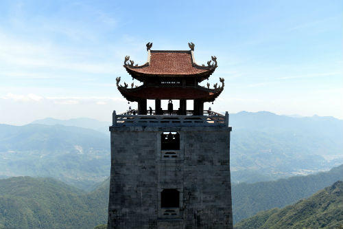 Người dân Lào Cai được giảm giá vé cáp treo Fansipan Legend