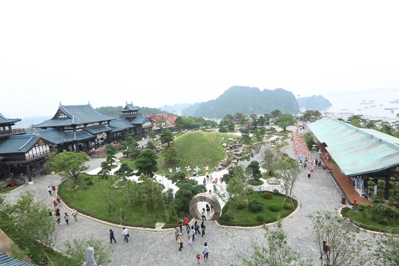 Check in siêu lãng mạn với ngọn đồi chong chóng tại Sun World Halong Complex