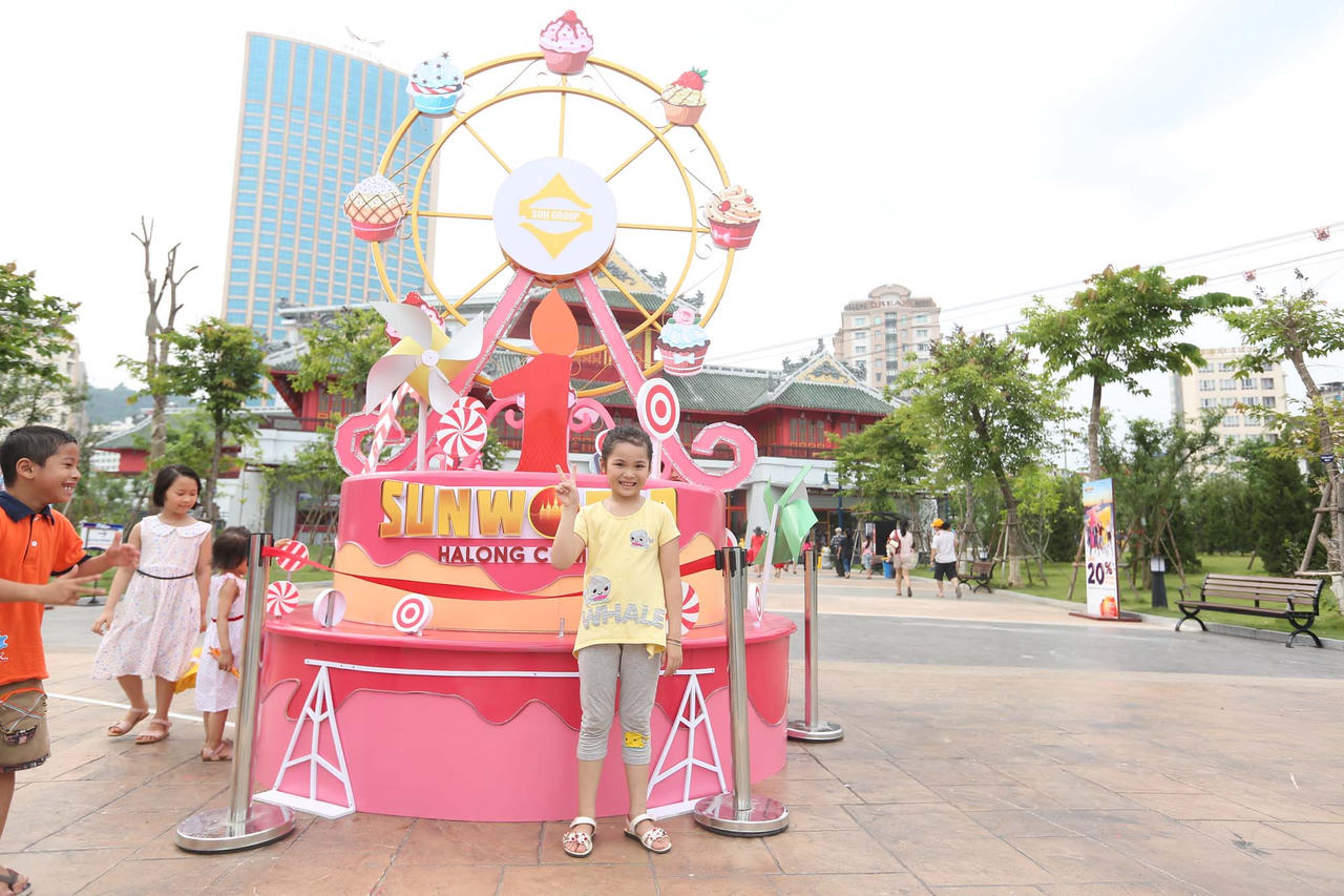 Check in siêu lãng mạn với ngọn đồi chong chóng tại Sun World Halong Complex