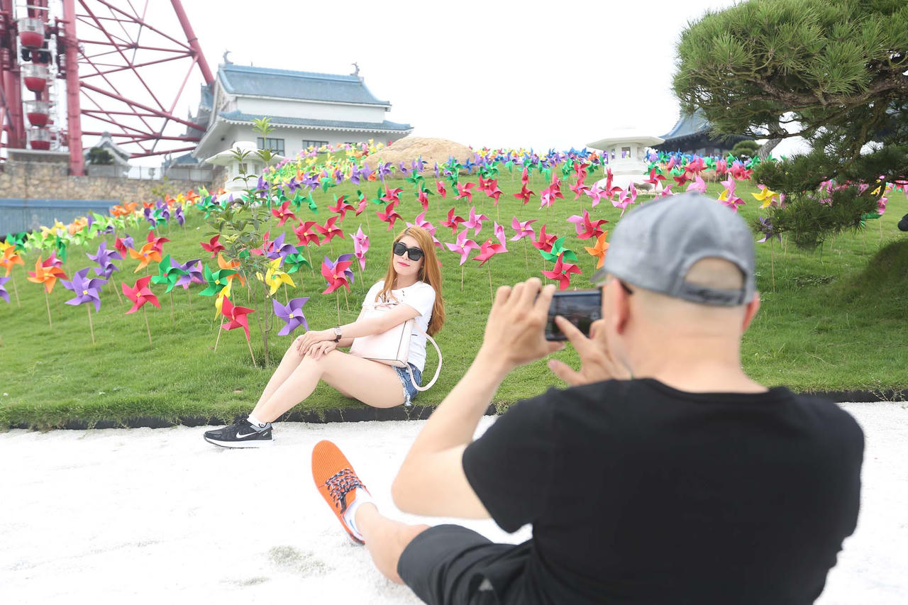 Check in siêu lãng mạn với ngọn đồi chong chóng tại Sun World Halong Complex