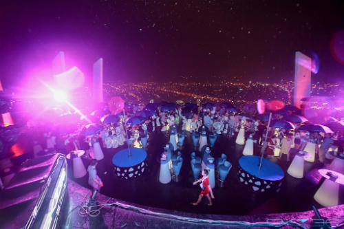 Sôi động trọn từng phút giây cùng "dạ tiệc trắng" tại SKY36 Đà Nẵng