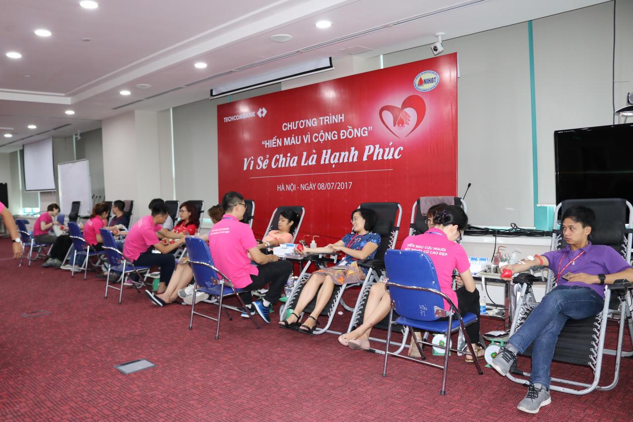 Hơn 500 cán bộ, nhân viên Techcombank đồng hành cùng “Hành trình Đỏ” hiến máu tình nguyện