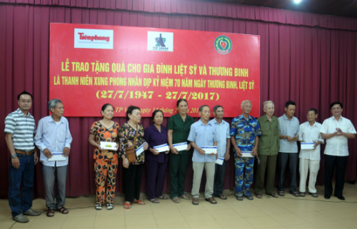 Tập đoàn Tân Hiệp Phát thăm và tặng quà các gia đình liệt sỹ và thương binh tại Nghệ An, Hà Tĩnh