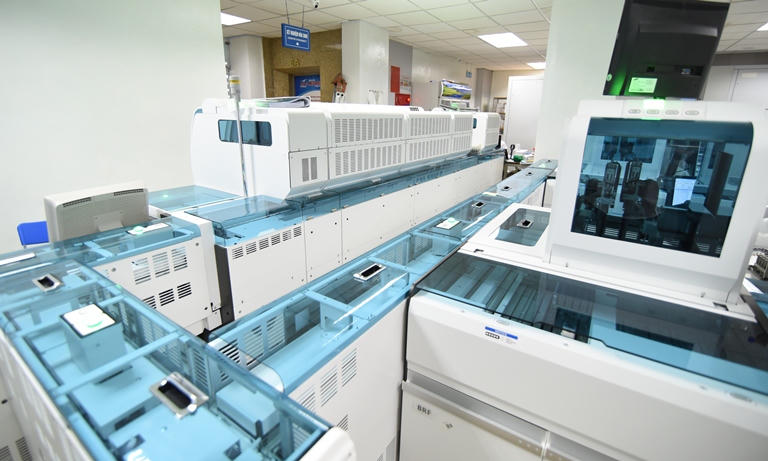 Dịch vụ lấy mẫu xét nghiệm tại nhà “nóng” cùng mùa dịch sốt xuất huyết