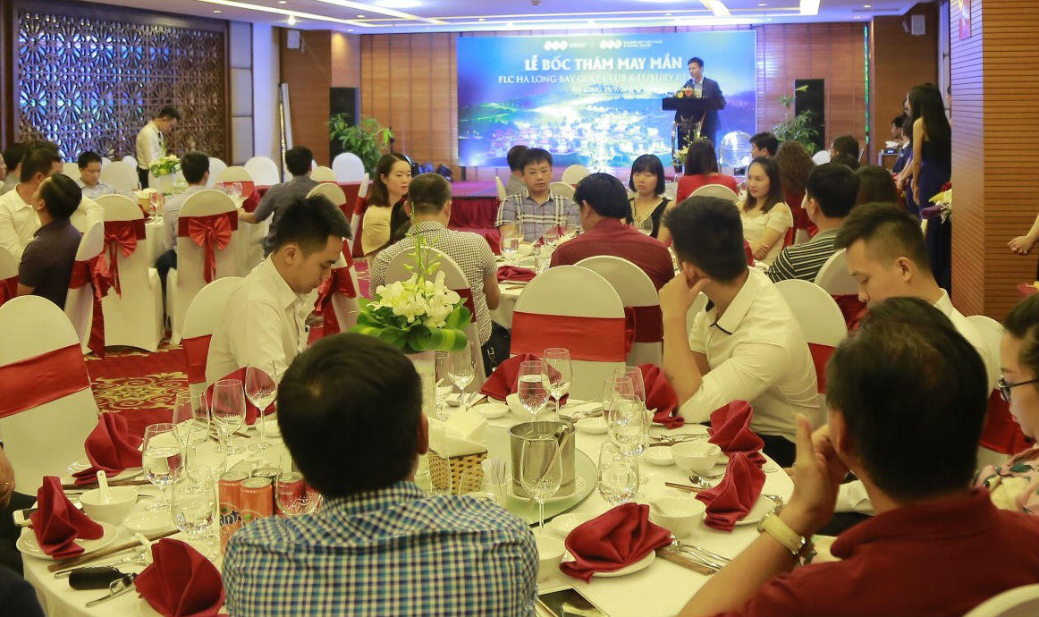 Bất ngờ khách hàng trúng thưởng hai siêu xe khi mua Villa FLC Hạ Long 